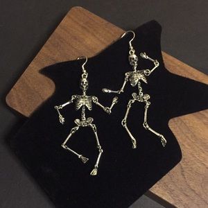 🍏50% OFF👻🎃Fun, Moving Limbs Skeleton Halloween Dangle Earrings (Silver color)